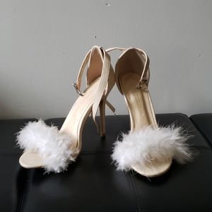 Cream stilettos w white feathers